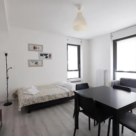 Weber, By Short Holidays בולוניה